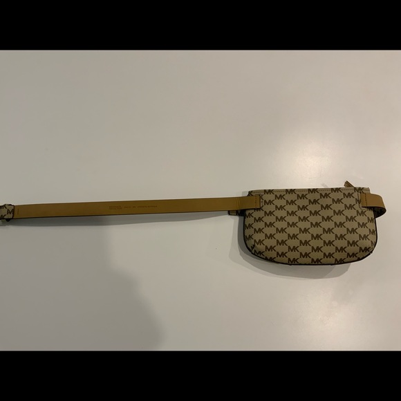 MICHAEL KORS FANNY PACK - Picture 3 of 4